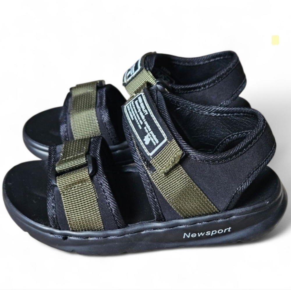 Kids Black/Green Outdoor Sports Beach Sandals with Adjustable Straps- Size 11